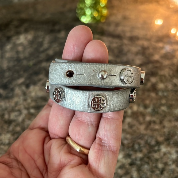 Tory Burch Double Wrap Logo Studded Bracelet - Picture 5 of 6